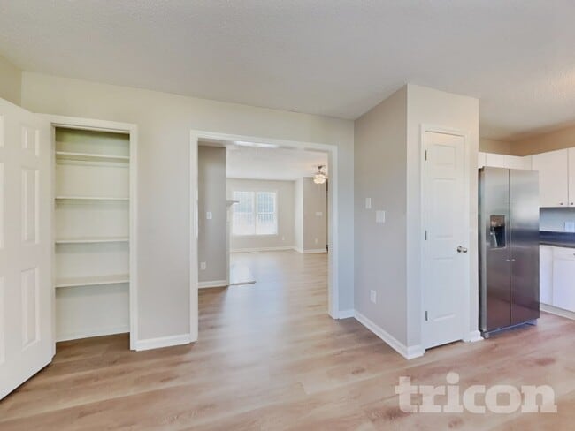 Building Photo - 1004 Spruce Dr