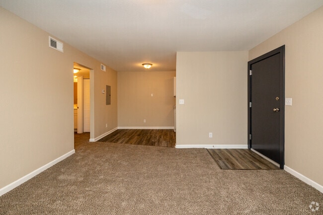 1BR, 1BA - 680SF - Family Room - Morgans Landing Apartments