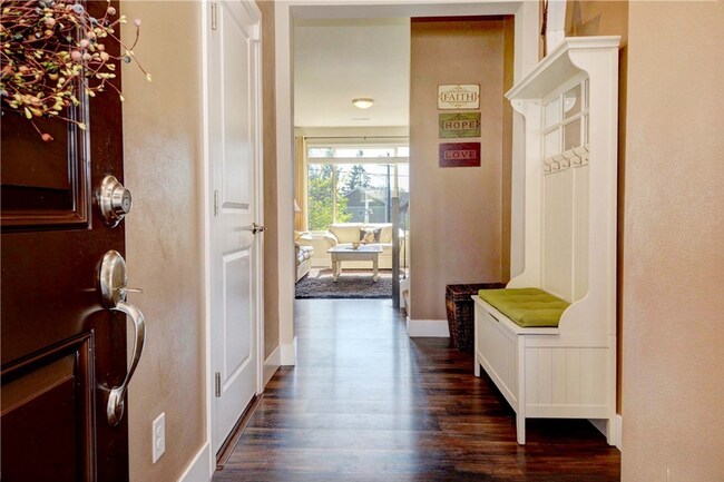 Foto del edificio - 729 207th St SW