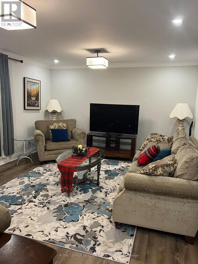 15482 Leslie St, Aurora, ON L4G 7C4 House for Rent in Aurora, ON