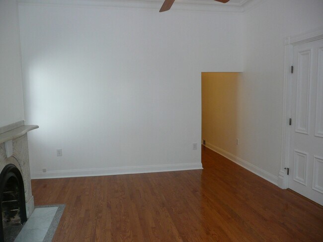 Sala de estar - Vista 3 - 225 Emerson St
