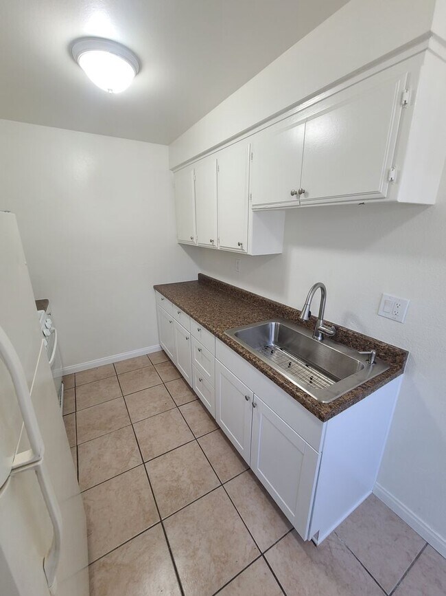 Foto del edificio - 723 N Grape St