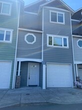 Building Photo - 998 W 8th Pl