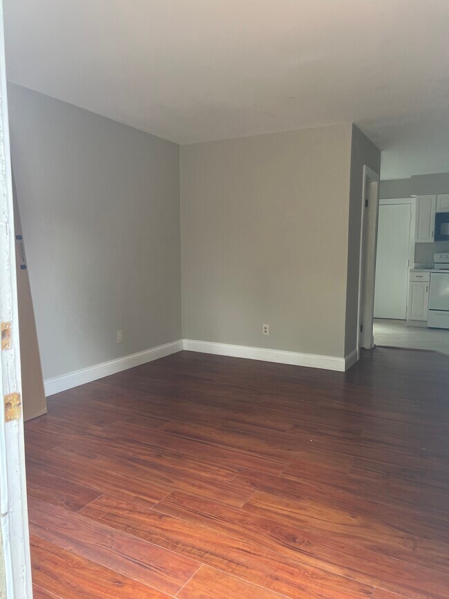 Living Room - 1746 Pine Tree St S