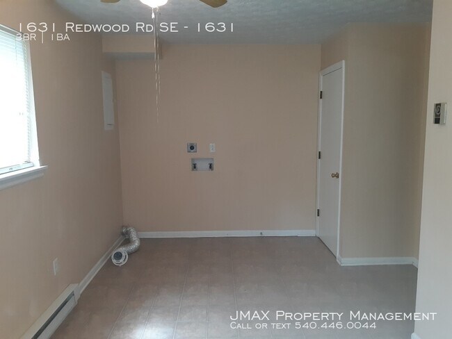 Building Photo - 3 Bedroom Duplex near Garden City