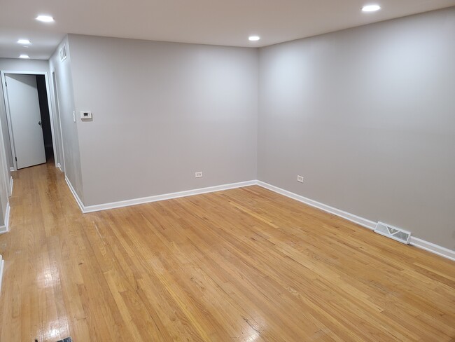 Living Room - 9408 S Sangamon St