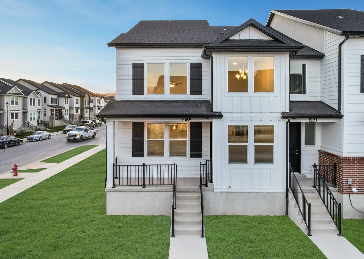 Foto principal - 3 Bed 3 Bath Townhome