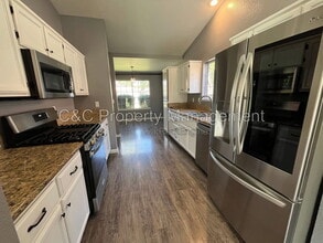 Building Photo - 1408 Fairway Dr