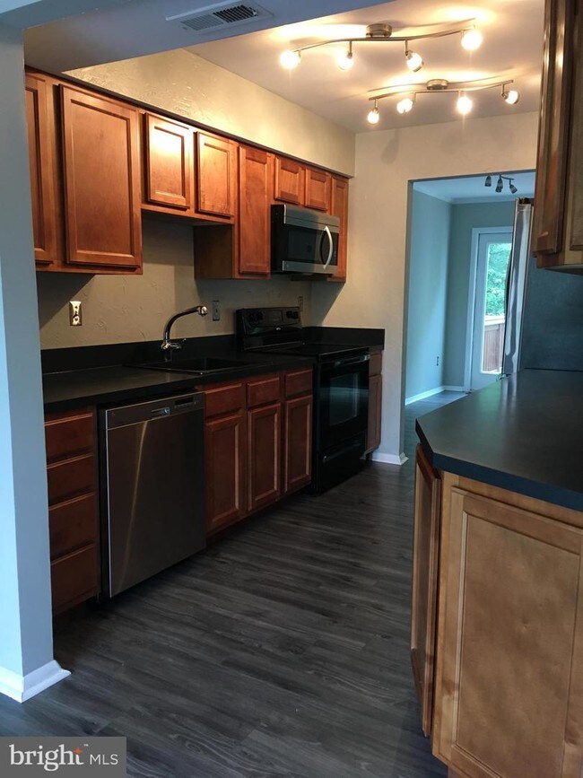 Foto del edificio - 7826 Old Farm Ln