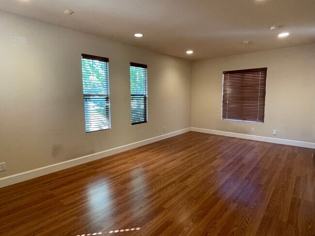 Building Photo - Executive Home overlooking The Bridges Golf Club in San Ramon