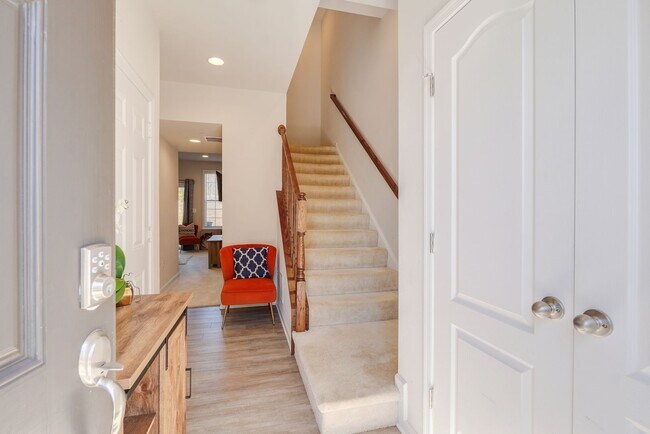 Foto del edificio - UPSCALE 3 BEDROOM 3.5 BATH HOME IS AVAILABLE NOW IN UPPER MARLBORO!