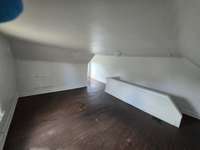 Foto del edificio - 1047 Murray Ave