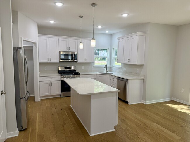 Building Photo - 401 Birdie Rd