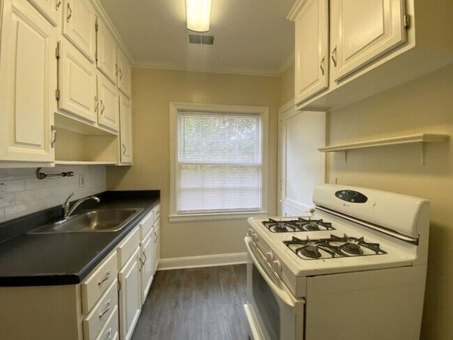 Building Photo - Heathwood / Shandon 1 bedroom condo just o...