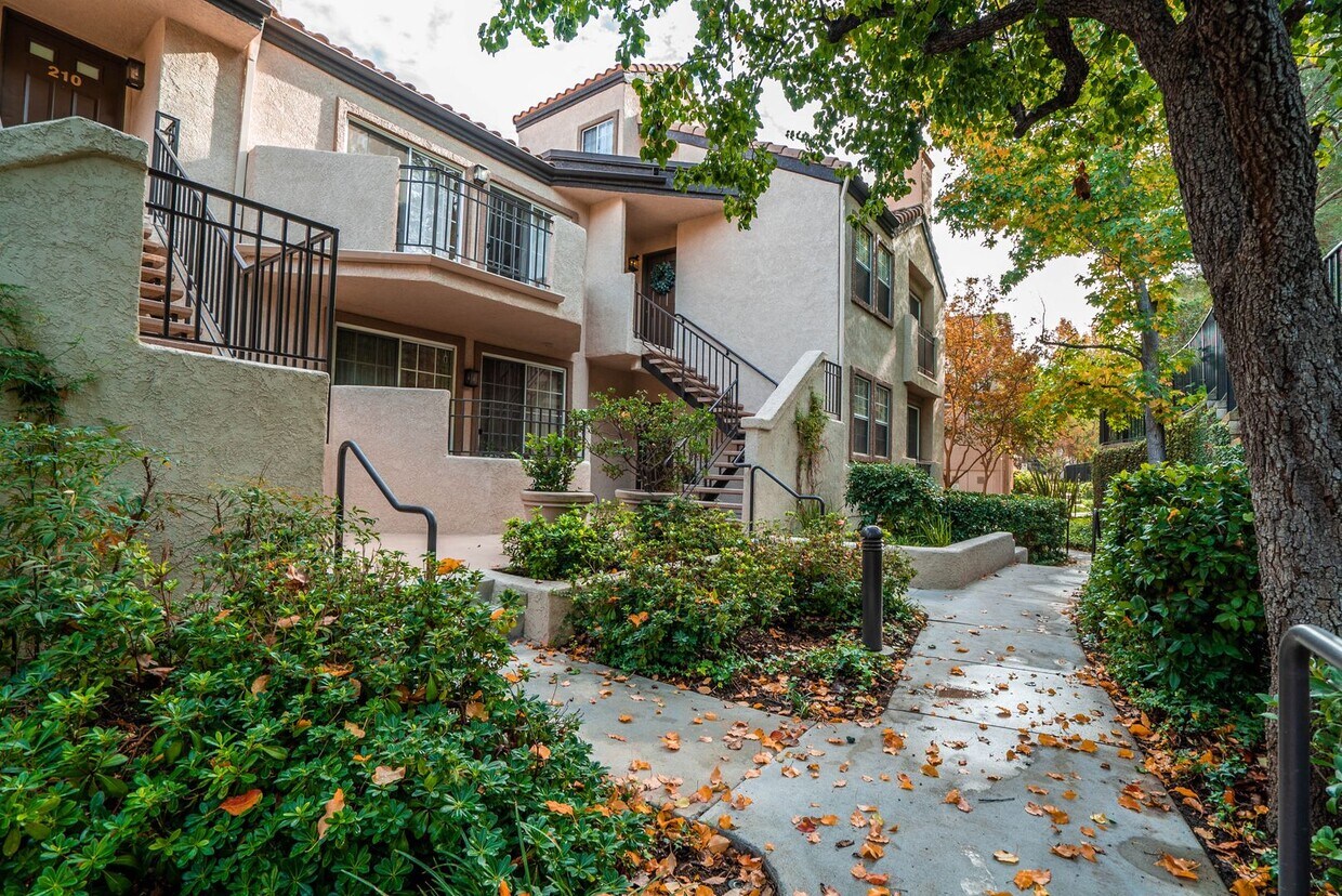 Foto principal - 2-Bedroom Condo with some Utilities Includ...