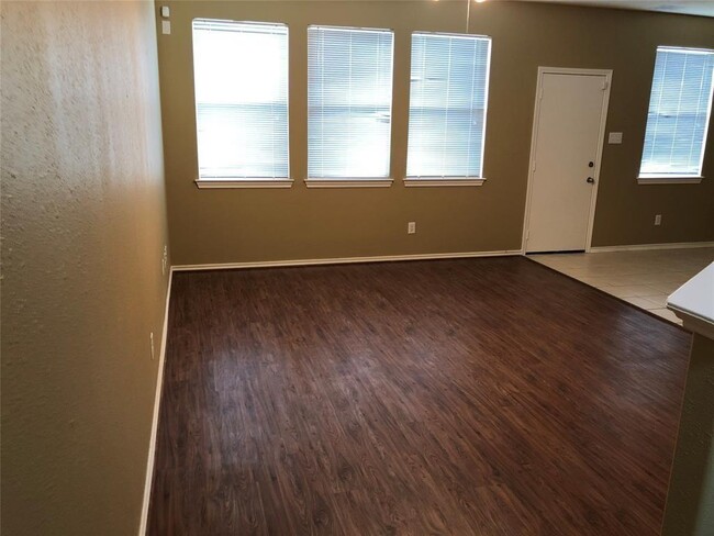 Building Photo - 17167 Oakwood Chase Dr