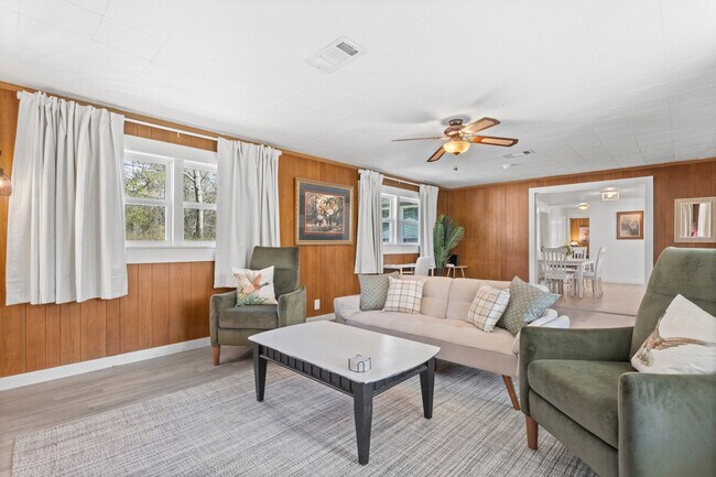 Foto del edificio - 10104 Johns Bayou Rd