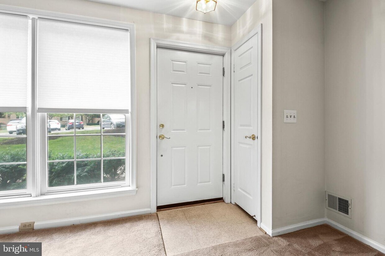 10716 Kings Riding Way Unit T320, Rockville, MD 20852 Room for Rent