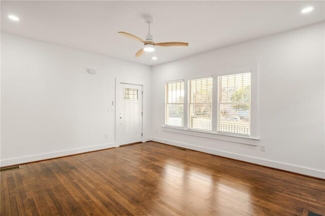 Foto del edificio - 255 Connecticut Ave NE