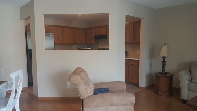 Foto del edificio - Charming 2 Bedroom Townhome for Rent in Ch...