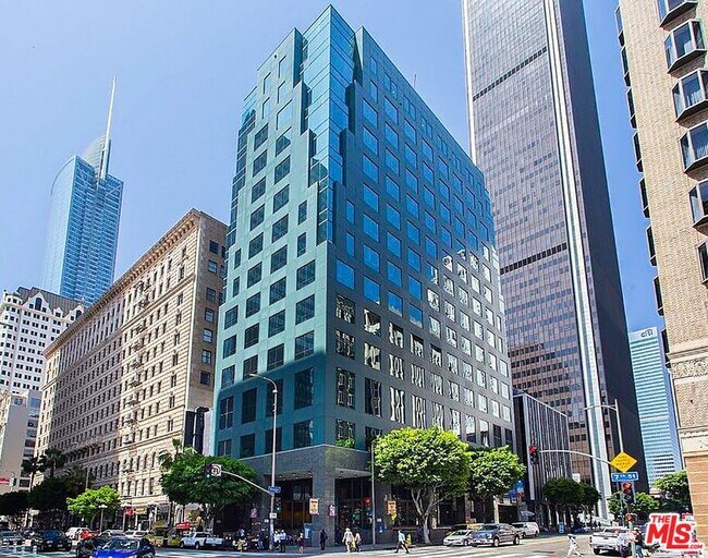 Foto del edificio - 655 S Hope St