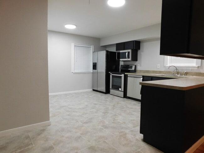 Building Photo - 2500 Morningside Dr