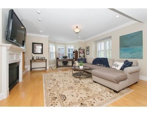 Primary Photo - 19 Bellflower St