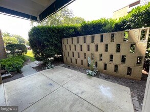 Building Photo - 6139 Leesburg Pike