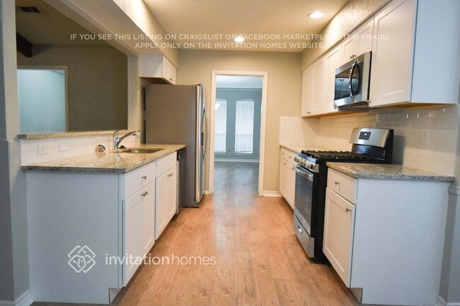 Building Photo - 945 Clear Springs Dr