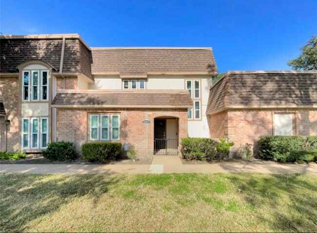 Photo - 2805 Cambridge Ln Townhome