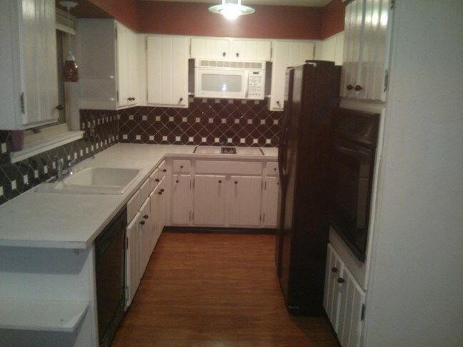 Foto del edificio - 6495 Happy Canyon Rd