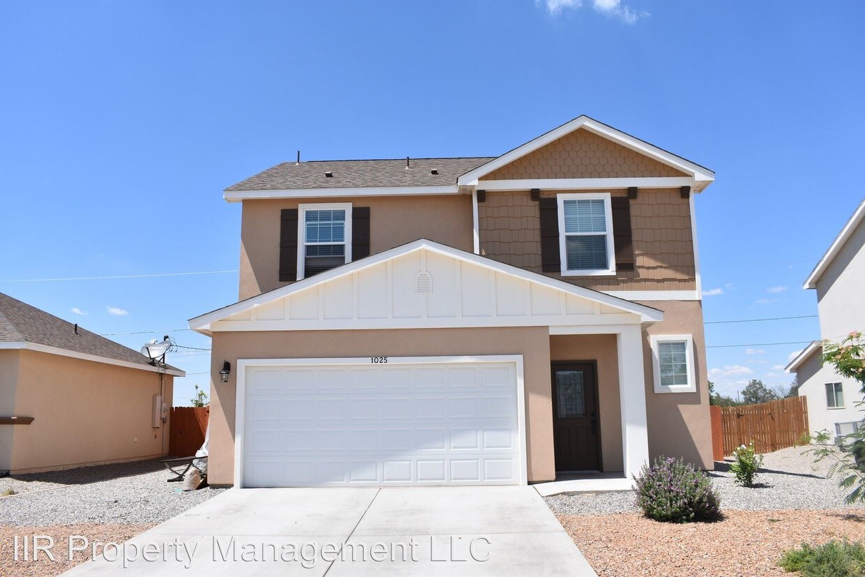 Foto principal - 1025 Heather Dr