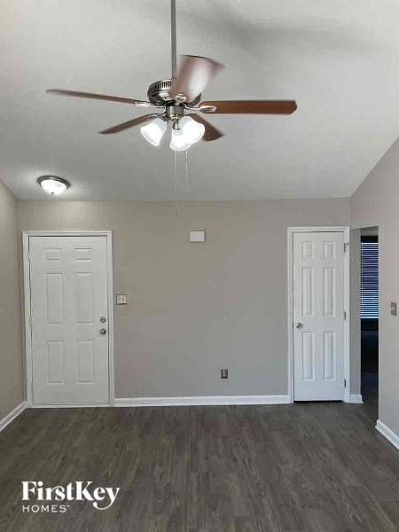 Foto del edificio - 9006 Whitetail Ct
