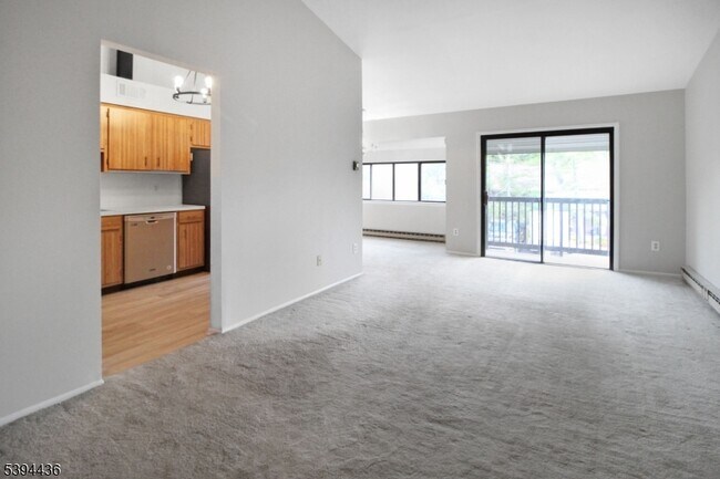 Foto del edificio - 70 Meadowview Dr