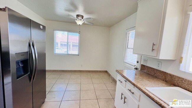 Building Photo - 38260 Charlesworth Dr