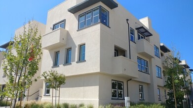 Building Photo - 5201 Beachside Ln