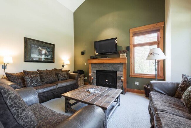 Living Room - 2004 Lodestar Dr