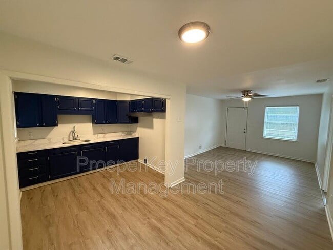 Building Photo - 3127 Latona Dr SW