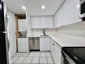 Building Photo - 805 SW 30th St