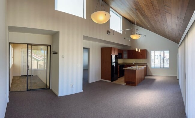 Building Photo - CM550L