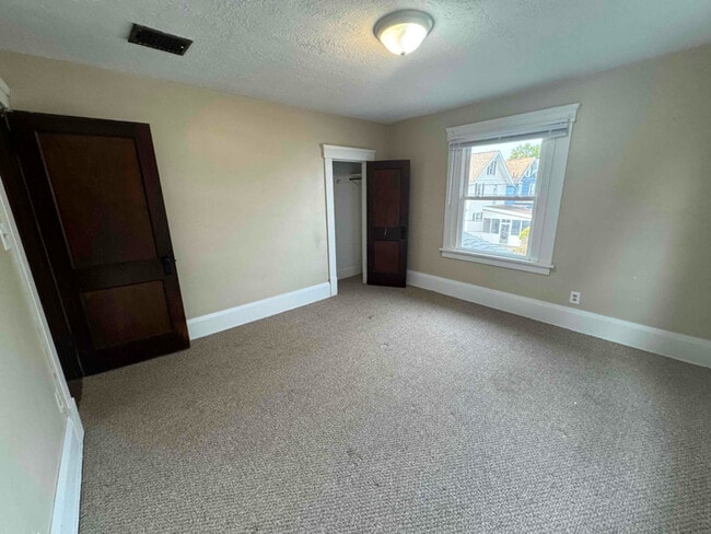 Building Photo - 1532 Arnold Ave NW