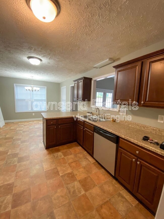 Building Photo - 3013 Rosemeade Dr