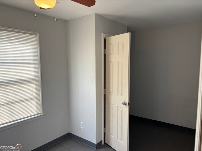 Foto del edificio - 5770 Satterfield Dr