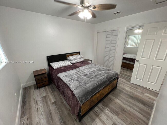 Foto del edificio - 2744 NW 13th St