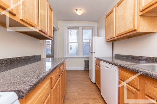 Foto del edificio - No brokers Fee, No Security Deposit, Heat ...