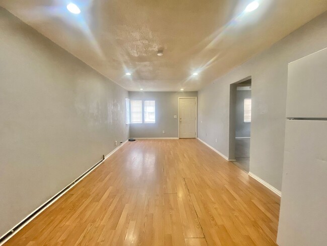 Building Photo - Move in special 2nd months rent $350 off