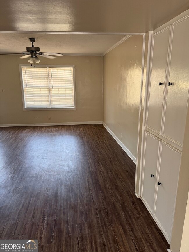 Building Photo - 1006 5th Ave