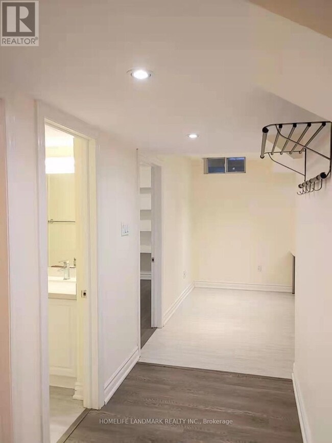 Building Photo - 230 Devonsleigh Blvd