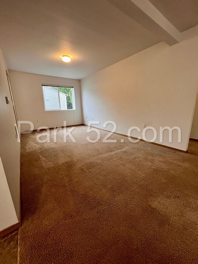 Foto del edificio - $300 Off First Full Month!  1 Bedroom 1 Bathroom - Ground Floor - Bonney Lake Condo - #C1