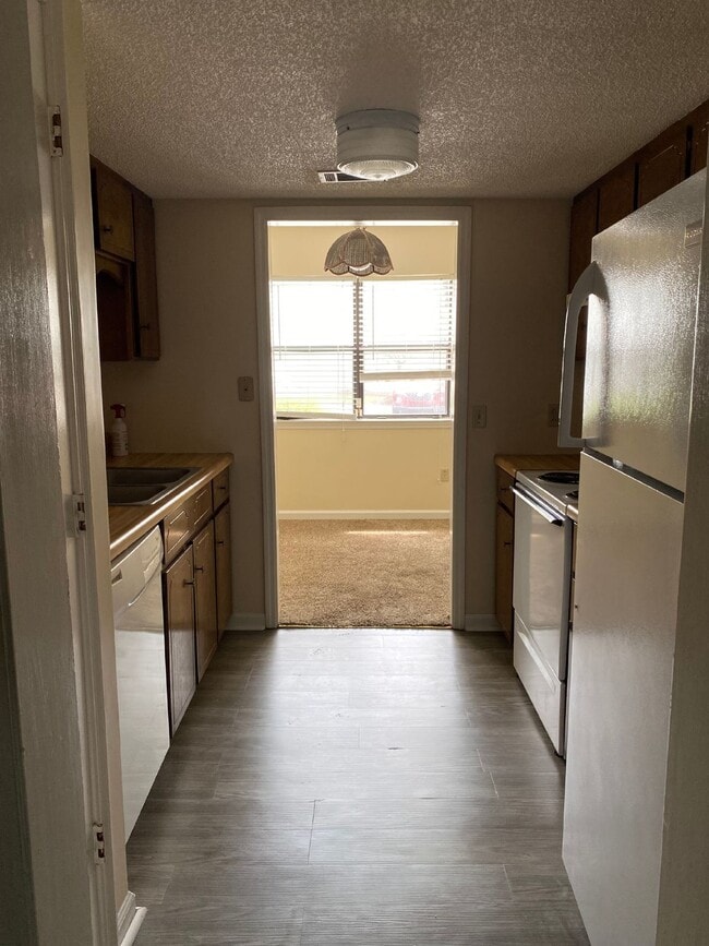 Building Photo - Townhouse for Rent